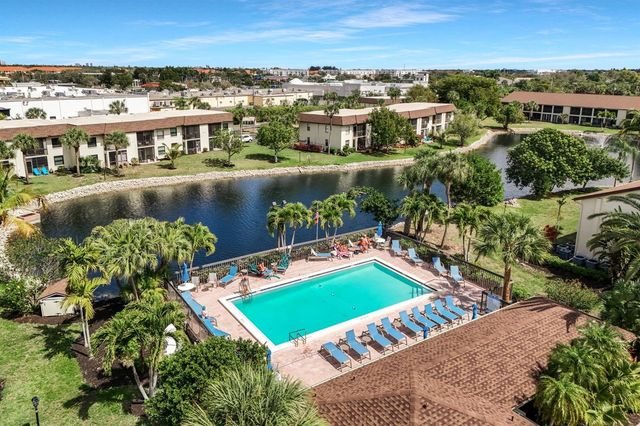 9290 LAKE PARK DRIVE 104, Fort Myers, FL 33919