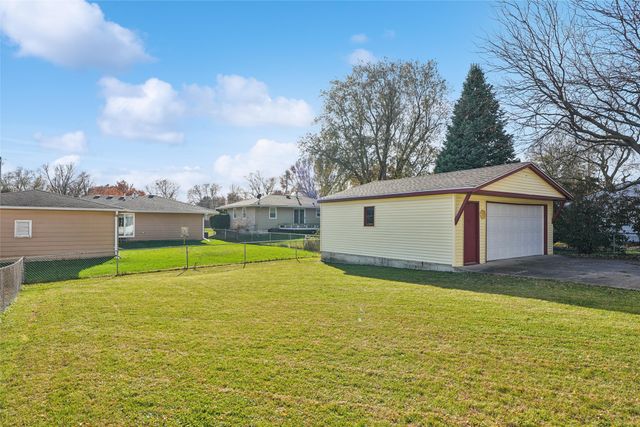 3416 Hillcrest Drive, Des Moines, IA 50310