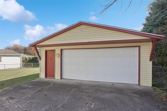 3416 Hillcrest Drive, Des Moines, IA 50310