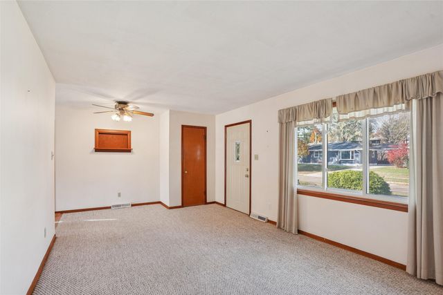 3416 Hillcrest Drive, Des Moines, IA 50310