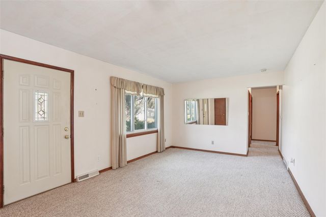 3416 Hillcrest Drive, Des Moines, IA 50310