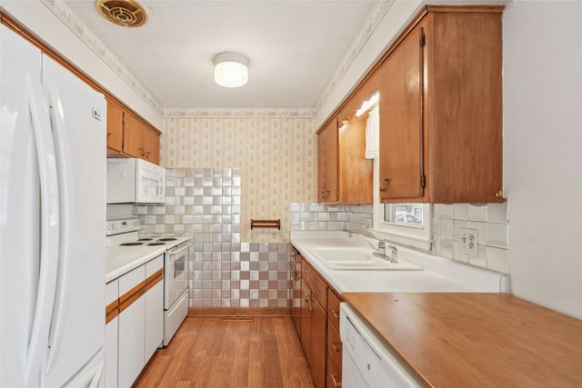 3416 Hillcrest Drive, Des Moines, IA 50310