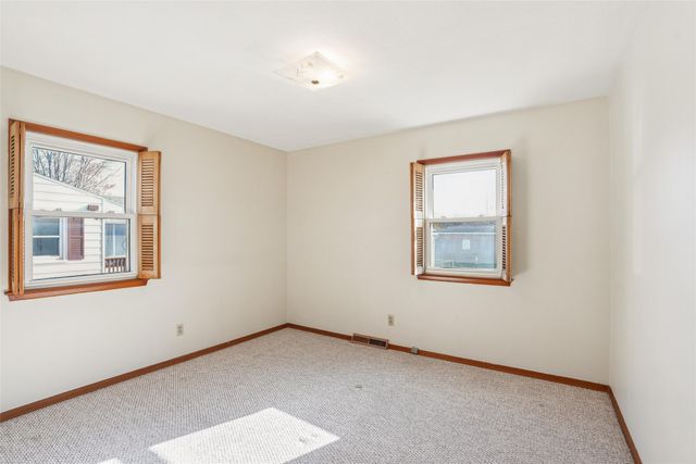 3416 Hillcrest Drive, Des Moines, IA 50310