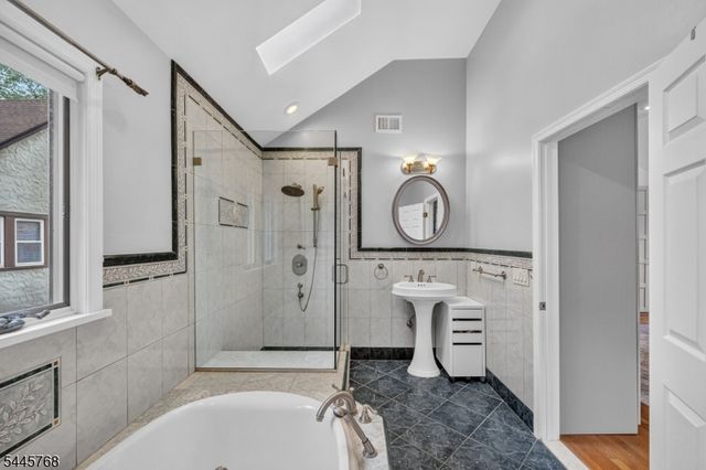 453 S Maple Ave, Glen Rock Boro, NJ 07452