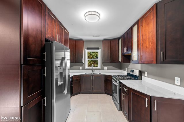 8281 Meadow Avenue, Warren, MI 48089
