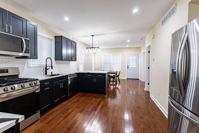 1408 W Manitoba STREET, Milwaukee, WI 53215