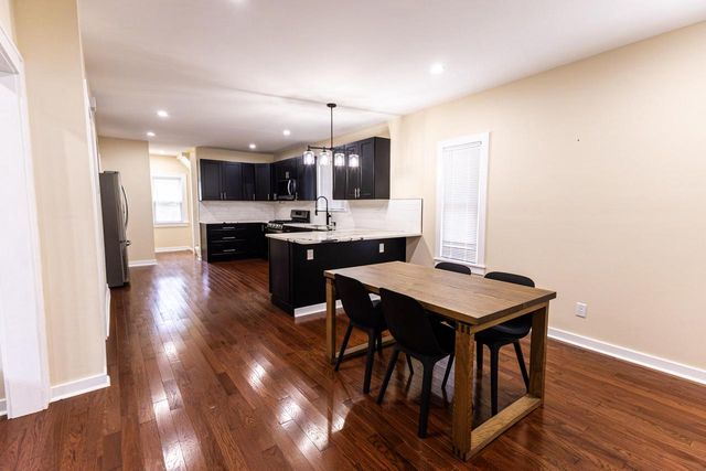 1408 W Manitoba STREET, Milwaukee, WI 53215