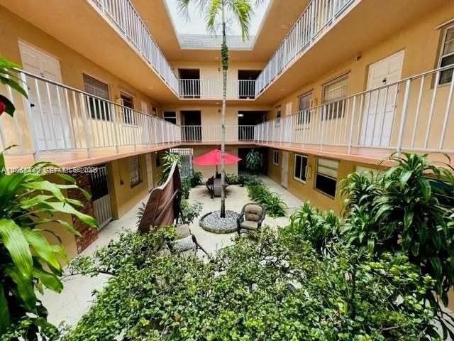 1840 Dewey Street 103, Hollywood, FL 33020