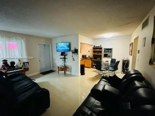 1840 Dewey Street 103, Hollywood, FL 33020