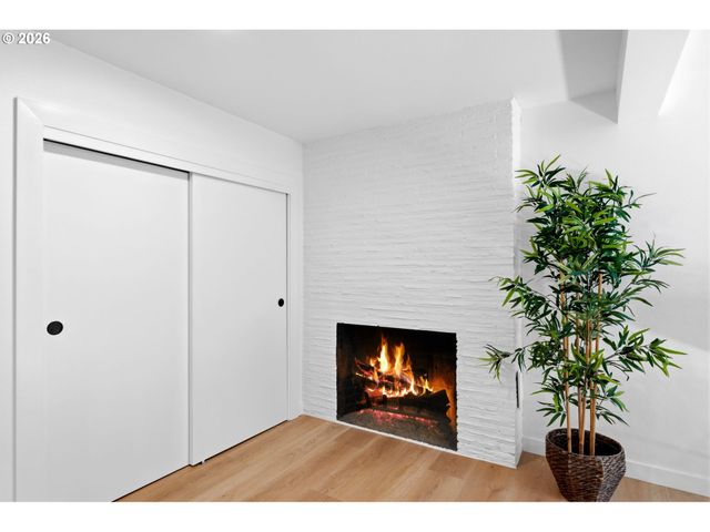 3704 Se RAYMOND St, Portland, OR 97202