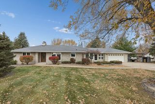 601 Viking Drive E, Little Canada, MN 55117