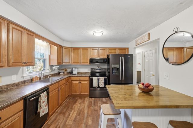 20 Pierce Rd, Sutton, MA 01590