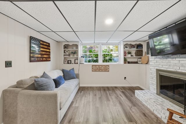 20 Pierce Rd, Sutton, MA 01590