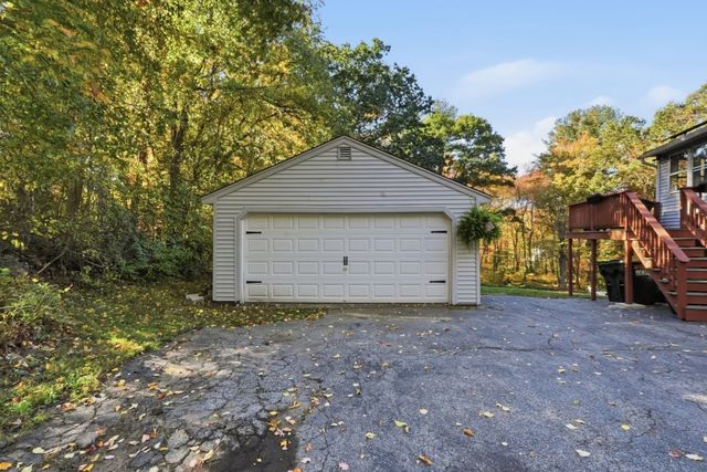 20 Pierce Rd, Sutton, MA 01590