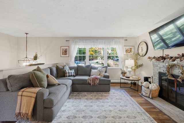 20 Pierce Rd, Sutton, MA 01590