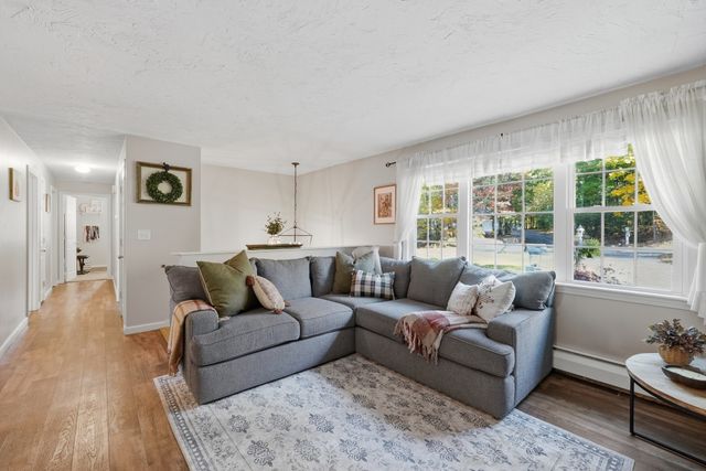 20 Pierce Rd, Sutton, MA 01590