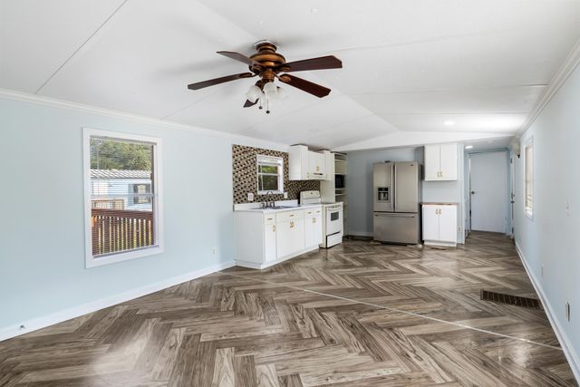 66 E Orange Blossom Avenue, Defuniak Springs, FL 32433