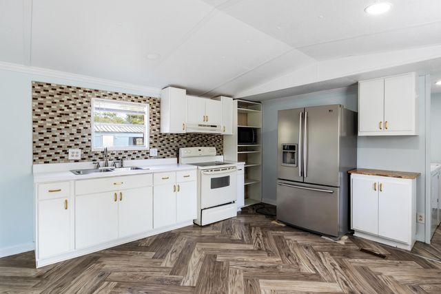 66 E Orange Blossom Avenue, Defuniak Springs, FL 32433