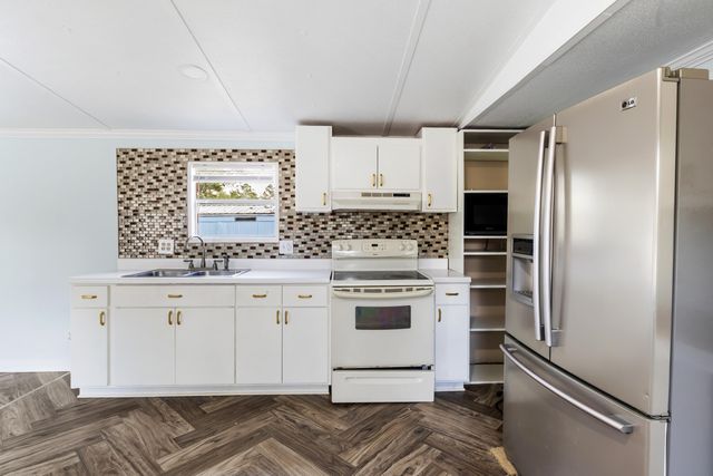 66 E Orange Blossom Avenue, Defuniak Springs, FL 32433