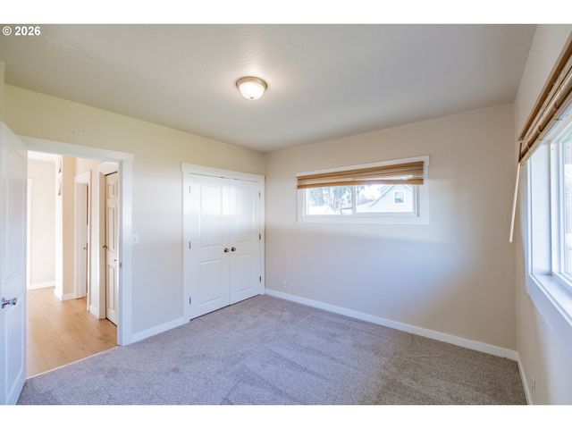 3392 Sunnyview Rd Ne, Salem, OR 97301