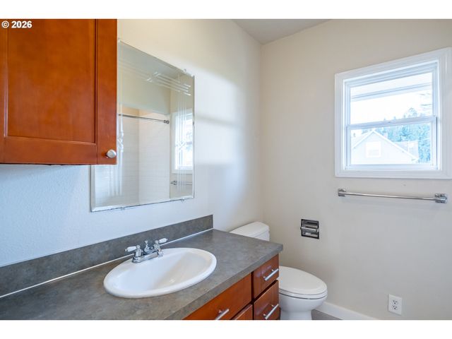 3392 Sunnyview Rd Ne, Salem, OR 97301