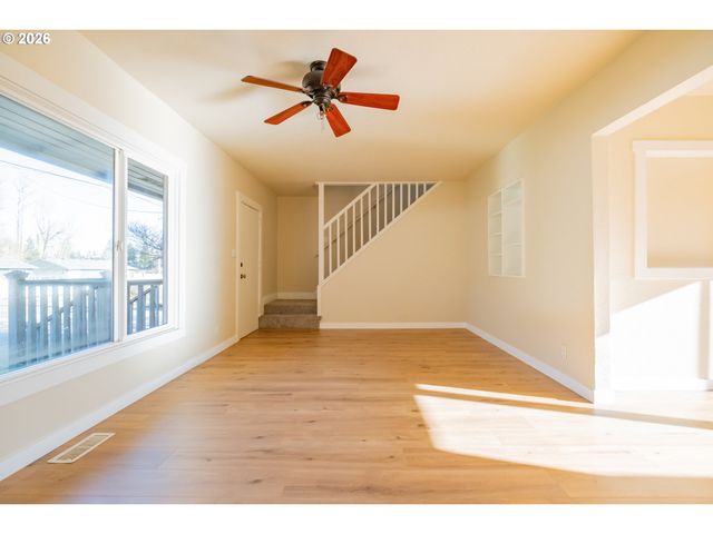 3392 Sunnyview Rd Ne, Salem, OR 97301