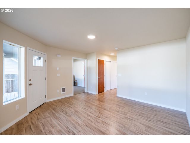 3392 Sunnyview Rd Ne, Salem, OR 97301