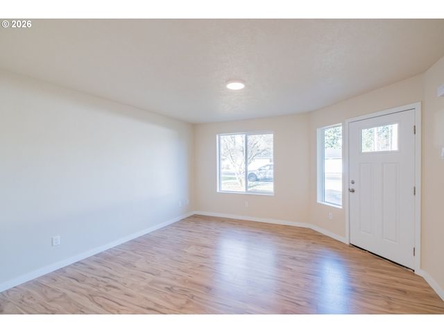 3392 Sunnyview Rd Ne, Salem, OR 97301