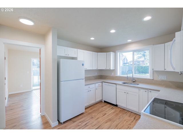 3392 Sunnyview Rd Ne, Salem, OR 97301