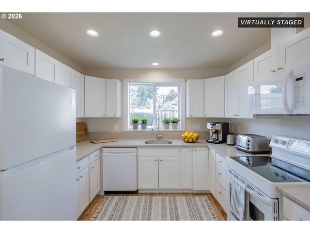 3392 Sunnyview Rd Ne, Salem, OR 97301