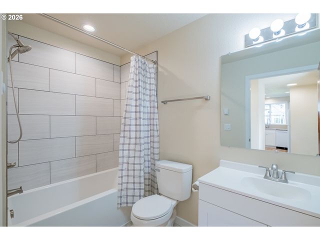 3392 Sunnyview Rd Ne, Salem, OR 97301