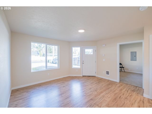 3392 Sunnyview Rd Ne, Salem, OR 97301
