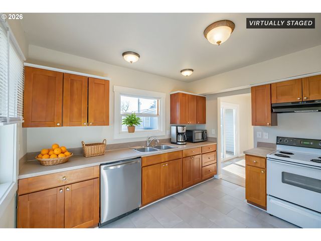 3392 Sunnyview Rd Ne, Salem, OR 97301
