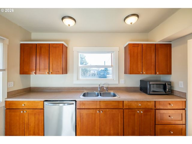 3392 Sunnyview Rd Ne, Salem, OR 97301