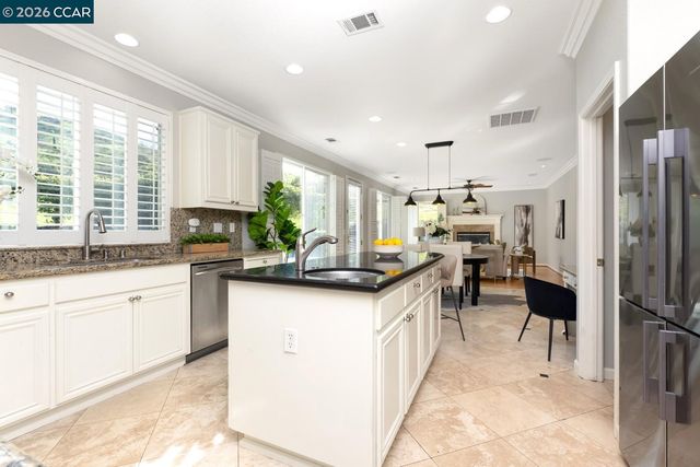 5408 Oakstone Ct, Concord, CA 94521