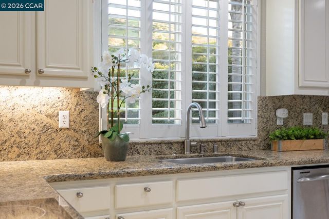 5408 Oakstone Ct, Concord, CA 94521