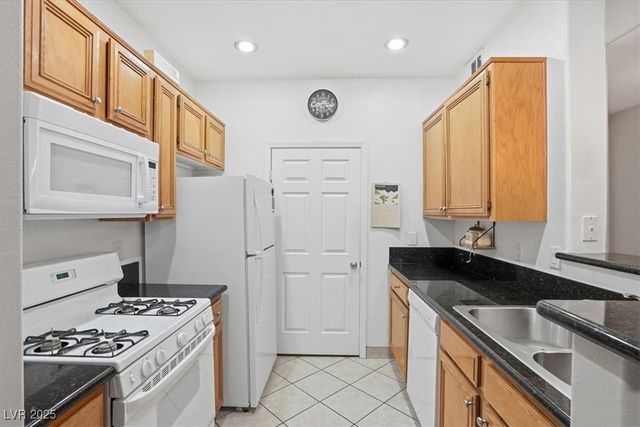 7147 South Durango Drive 111, Las Vegas, NV 89113