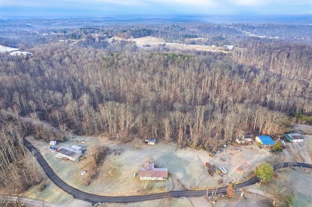 609 Tallyho Road, Parkersburg, WV 26104