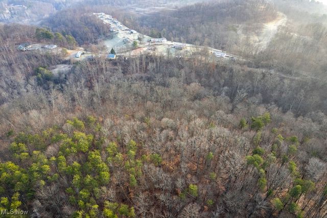 609 Tallyho Road, Parkersburg, WV 26104