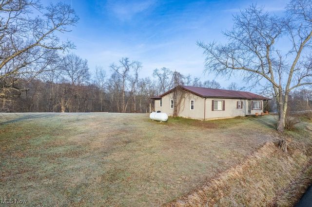 609 Tallyho Road, Parkersburg, WV 26104