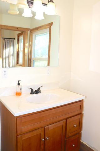 1312 S Diggins Main Street, Seymour, MO 65746