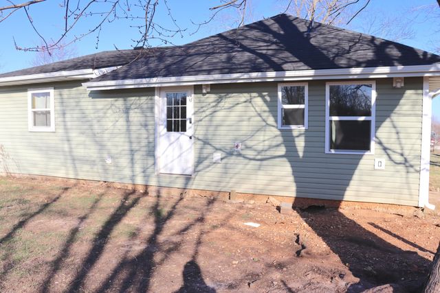 1312 S Diggins Main Street, Seymour, MO 65746