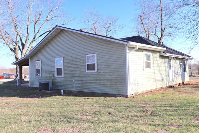 1312 S Diggins Main Street, Seymour, MO 65746