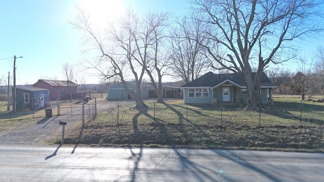 1312 S Diggins Main Street, Seymour, MO 65746