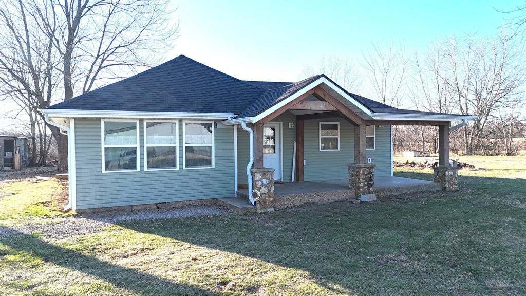 1312 S Diggins Main Street, Seymour, MO 65746