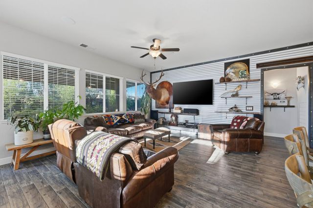 2210 Omega Dr, Lincoln, CA 95648