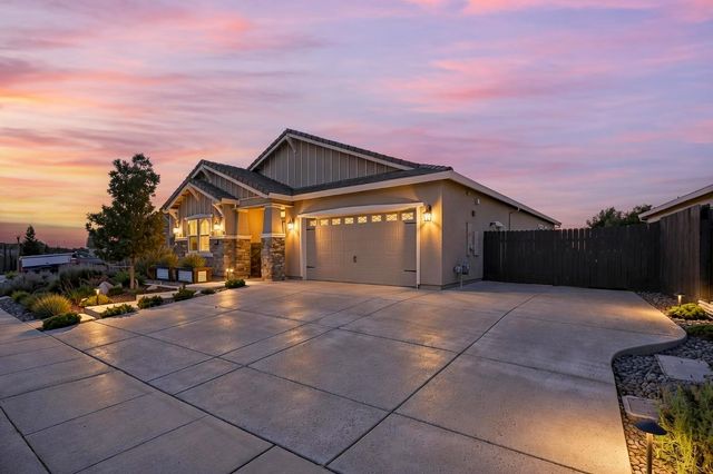 2210 Omega Dr, Lincoln, CA 95648