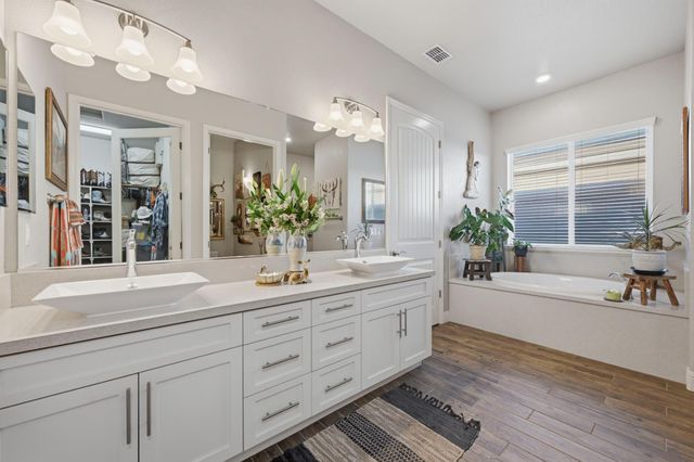 2210 Omega Dr, Lincoln, CA 95648