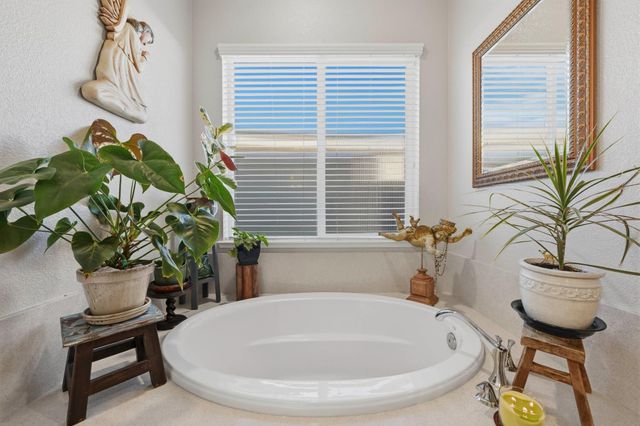 2210 Omega Dr, Lincoln, CA 95648