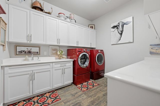 2210 Omega Dr, Lincoln, CA 95648